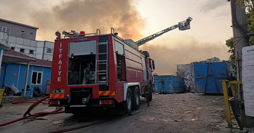 Geri dönüşüm tesisinde yangın