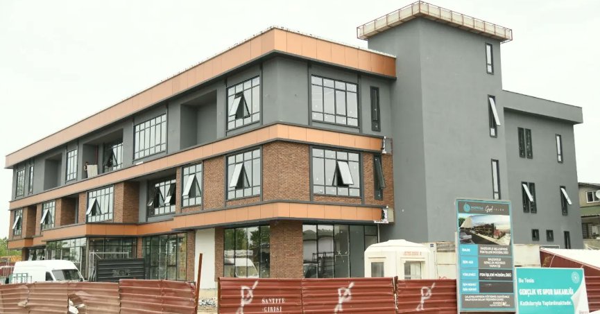 Gençlik merkezinde çalışmalar sürüyor          