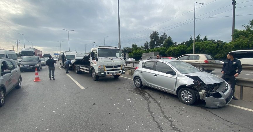 Duran tır zincirleme kazaya sebep oldu
