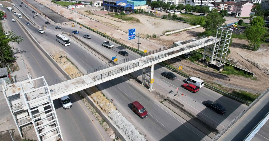 D-100 Karayolu üst  geçidi tamamlanıyor