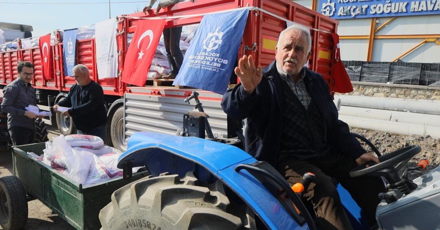 Büyükşehir’in gübre desteği çiftçilerin yüzünü güldürüyor