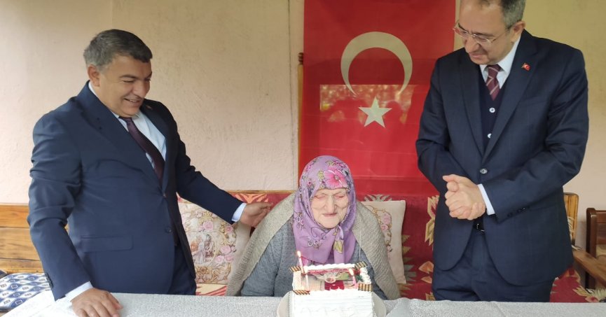 Şükriye nine 100. yaşını kutlad