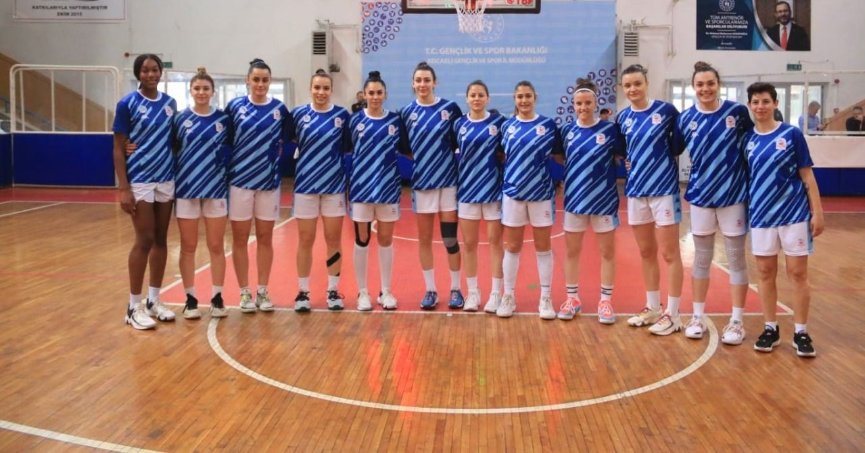 İzmitli periler 2-1 öne geçti