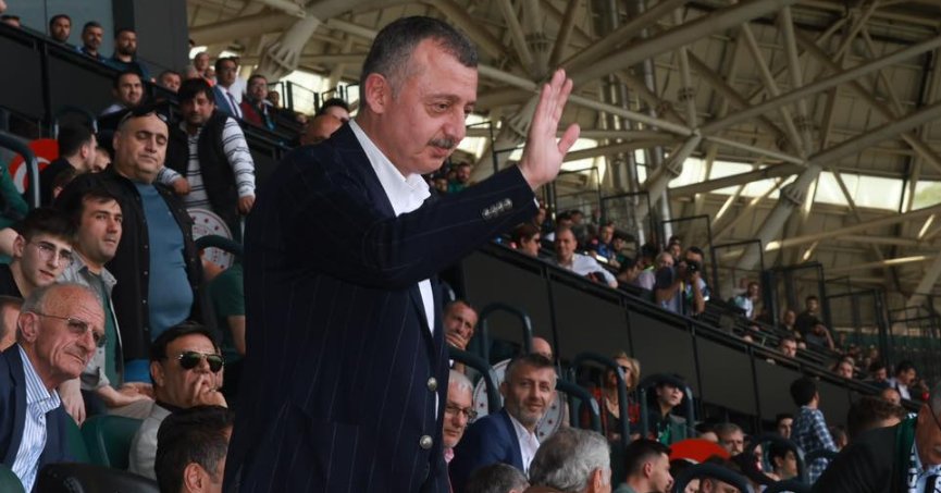 Siyasetçiler şampiyonluğu kutladı