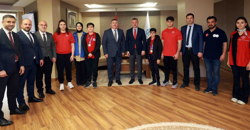 Başkan, gençlik heyetini konuk etti