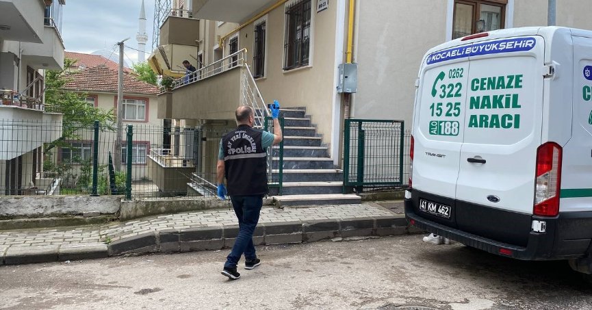 Oğlu tarafından banyoda ölü bulundu