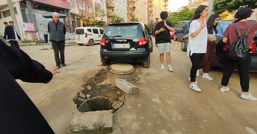 Rögara takılan aracın hava yastıkları patladı: 2 yaralı