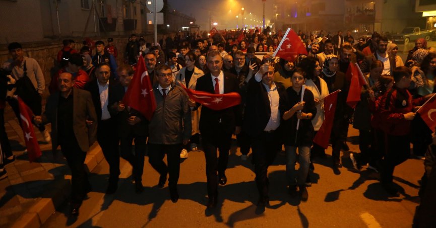 19 Mayıs kutlamaları fener alayı ile taçlandı