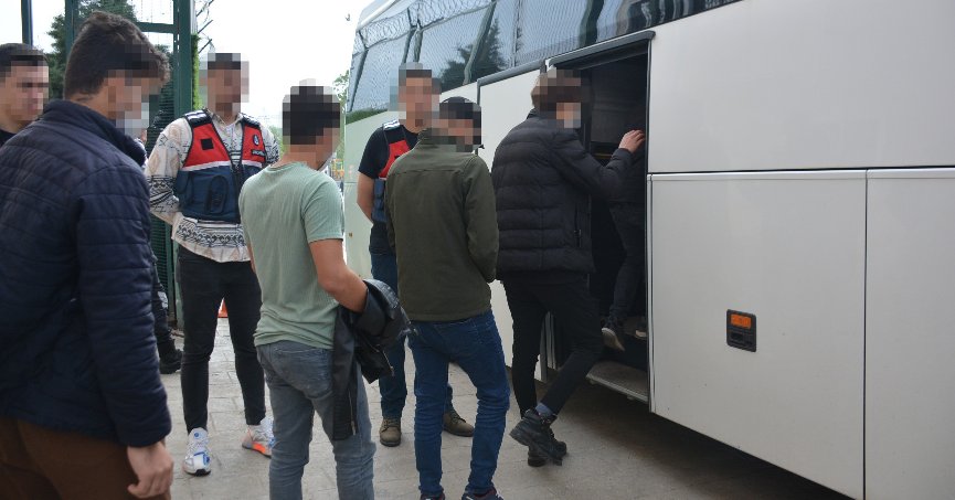 137 kaçak göçmen sınır dışı ediliyor