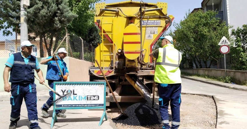 Büyükşehir Yol Bakım Timi her yere yetişiyor