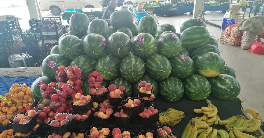 Pazarda mevsim meyveleri ilgi görüyor