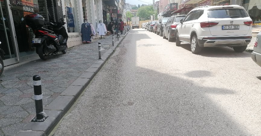 Cumhuriyet Caddesi’nde  park sorunu çözüldü