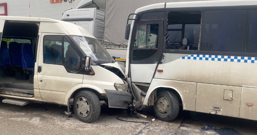 İki işçi servisi çarpıştı: 6 yaralı