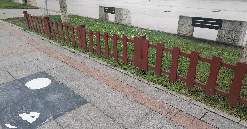 Anıtpark’ta çitler yenilenmeli