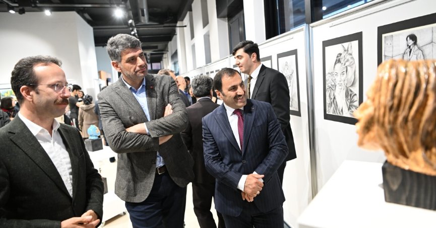 Genç yeteneklerin  yılsonu sergisi açıldı