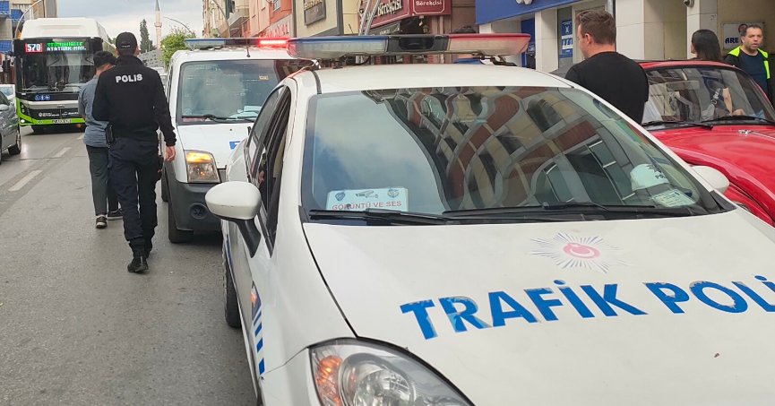 Bisikletlinin çarptığı yaya yaralandı