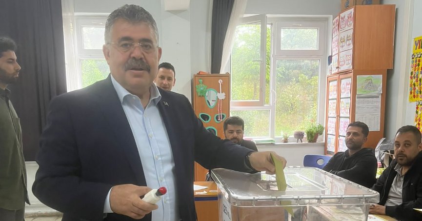 ‘Ülkemizin aydınlık yarınları için oyumuzu kullandık’