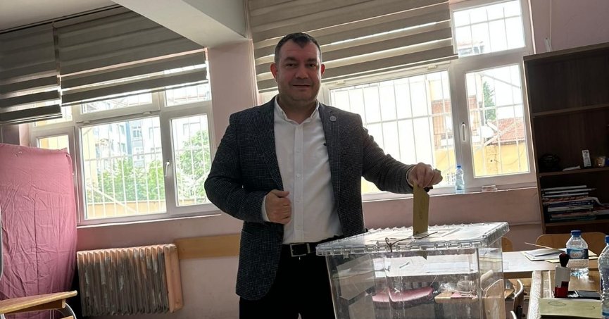 EMŞAV Kocaeli İl Başkanı Oyunu Kullandı