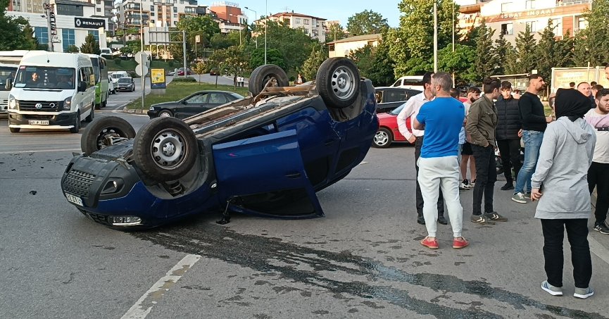 Takla atan otomobilden hafif sıyrıklarla çıktı