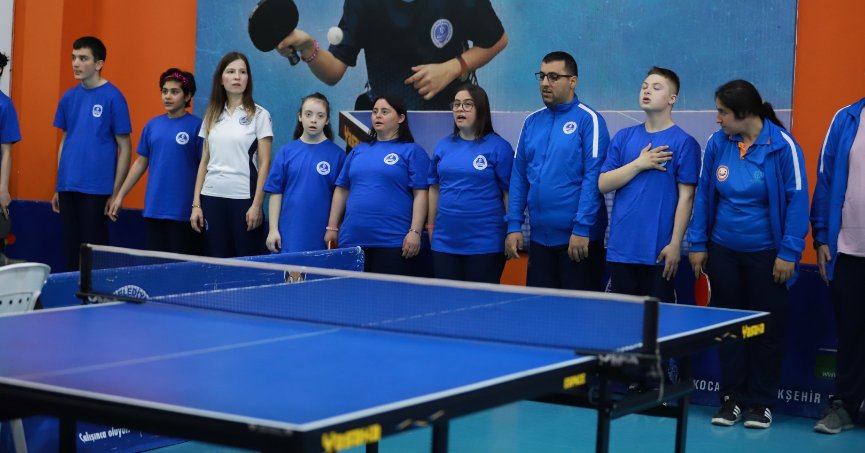 Özel sporcular yeteneklerini gösterdi