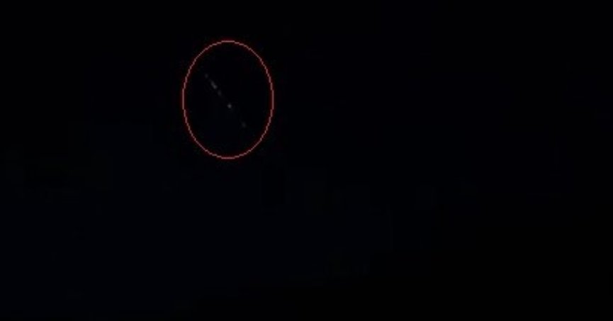 Gökyüzünde beliren sıralı ışık merak uyandırdı