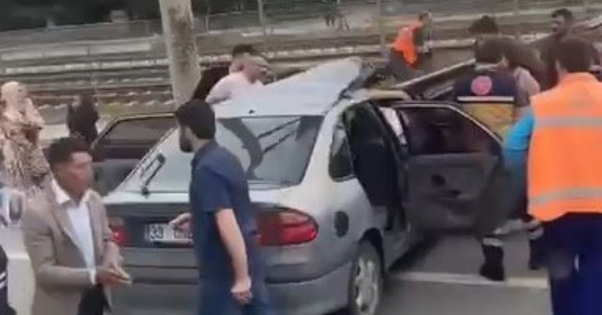 Otomobil bariyere çarptı: 4 yaralı