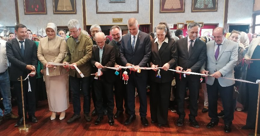 GÖLMEK yıl sonu sergisi açıldı