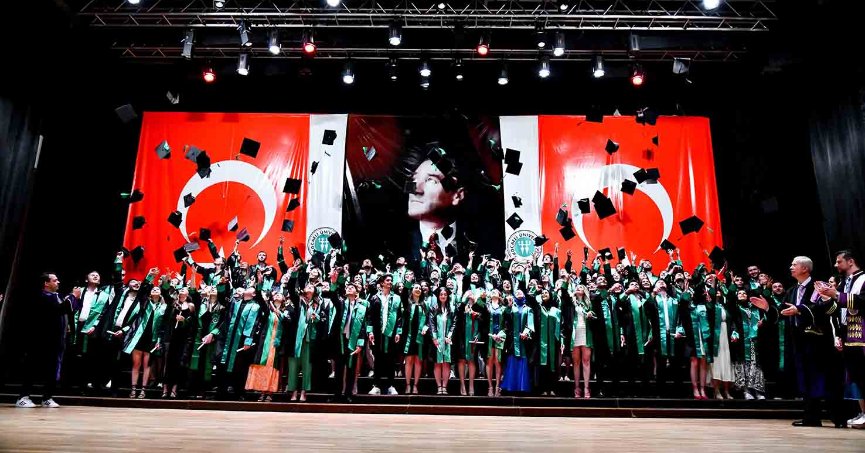 Siyasal Bilgiler Fakültesi’nde mezuniyet heyecanı