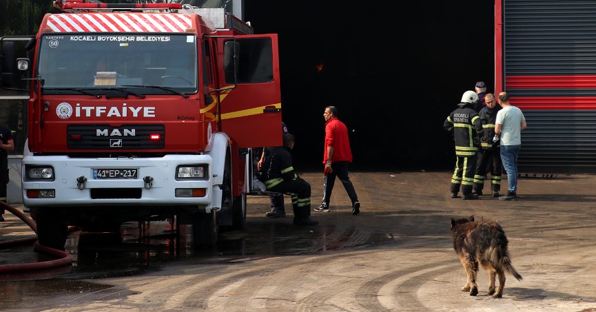 Geri dönüşüm fabrikasında çıkan yangın söndürüldü