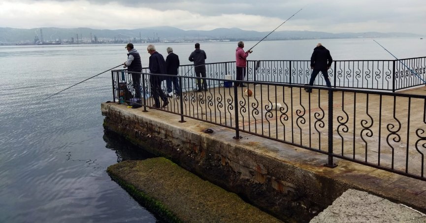 Amatör balıkçılar kısmetlerini bekliyor