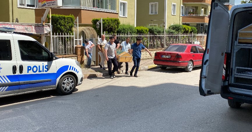 Yalnız yaşayan adam evinde ölü bulundu