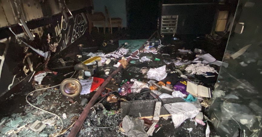 Pizza dükkanıyangında küle döndü