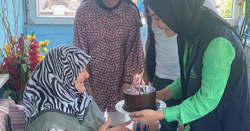 Havva teyze 89.yaşına Alo Evlat ile girdi