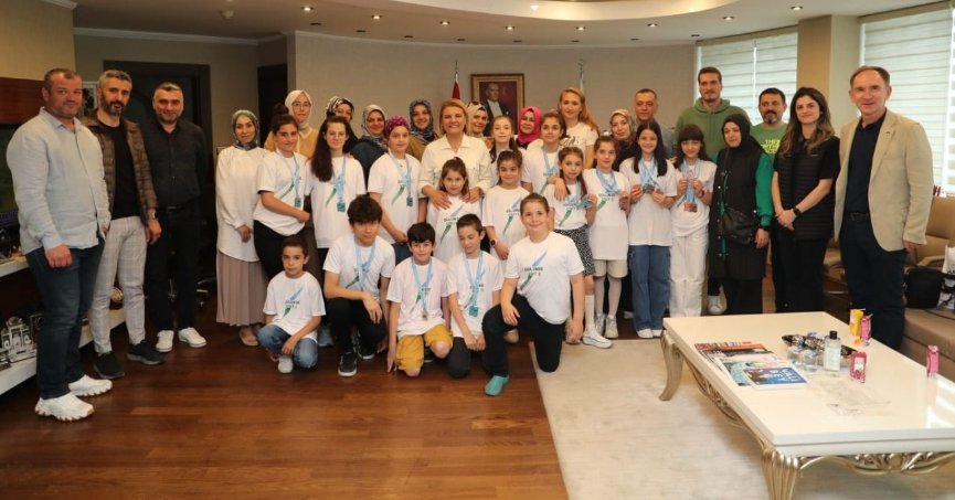 Yüzücülerimiz başarılı oldu