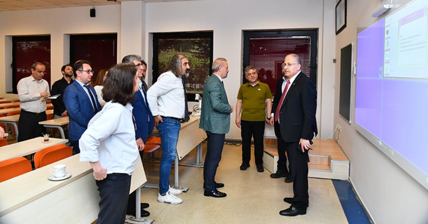 Cantürk, ‘Akıllı Sınıf’ı inceledi