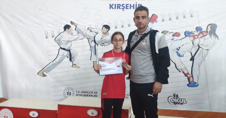 Körfezli Leylanur Türkiye üçüncüsü oldu