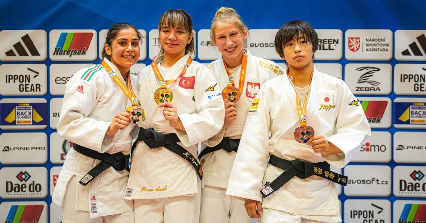 Merve ve Ayşenur, Avrupa’dan madalyayla döndü