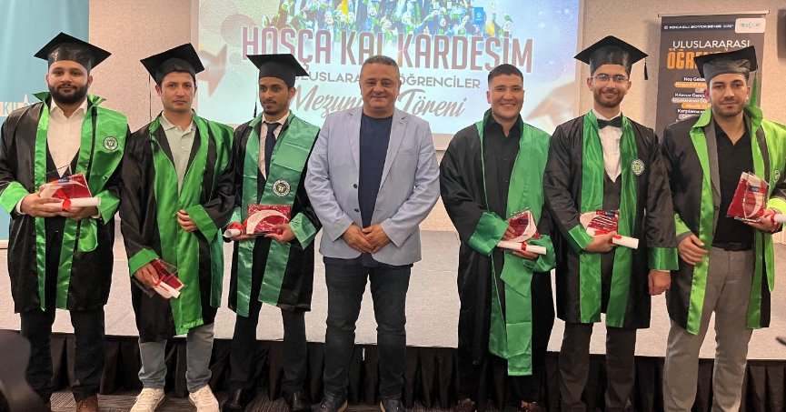 Uluslararası öğrenciler mezuniyet sevinci yaşadı