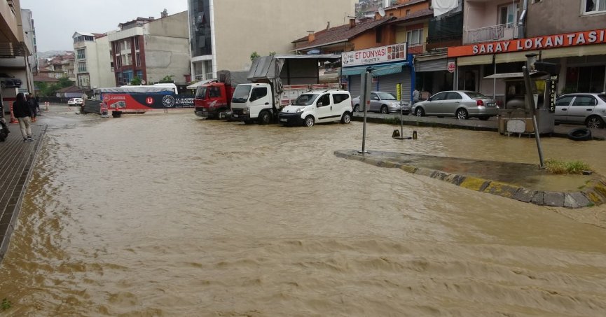 Kocaeli’de şiddetli  sağanak etkili oldu