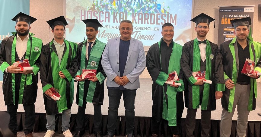 Uluslararası öğrenciler mezuniyet sevinci yaşadı