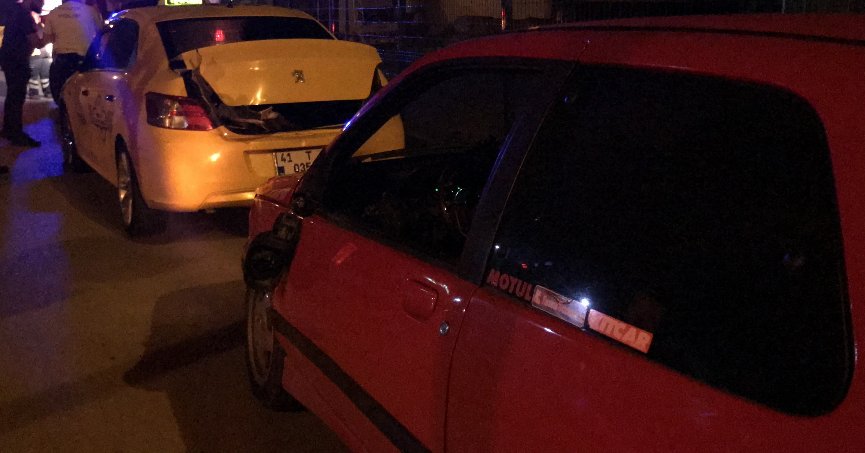 Ticari taksi ile otomobil çarpıştı: 1 yaralı