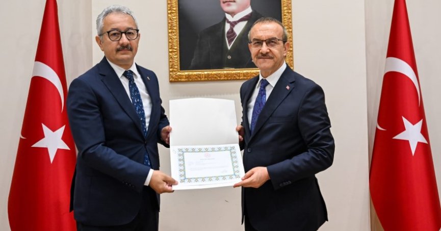 Yavuz’dan İl ve İlçe Milli Eğitim Müdürlerine başarı belgesi