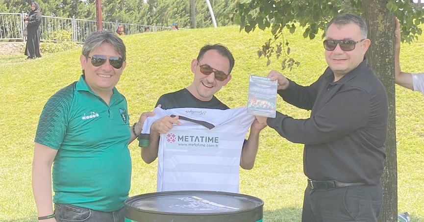 Murat Bayram’ın ödülünü Çakırcı verdi