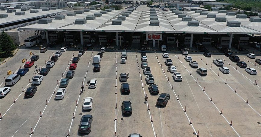 Tatilde gümrüklerden 1,1 milyon yolcu geçti