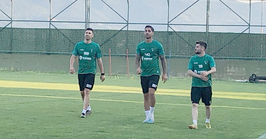 Yeniler ayrı çalıştı