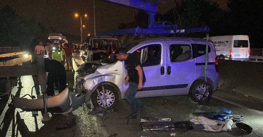 D-130’daki kazada araçlar takla attı: 4 yaralı