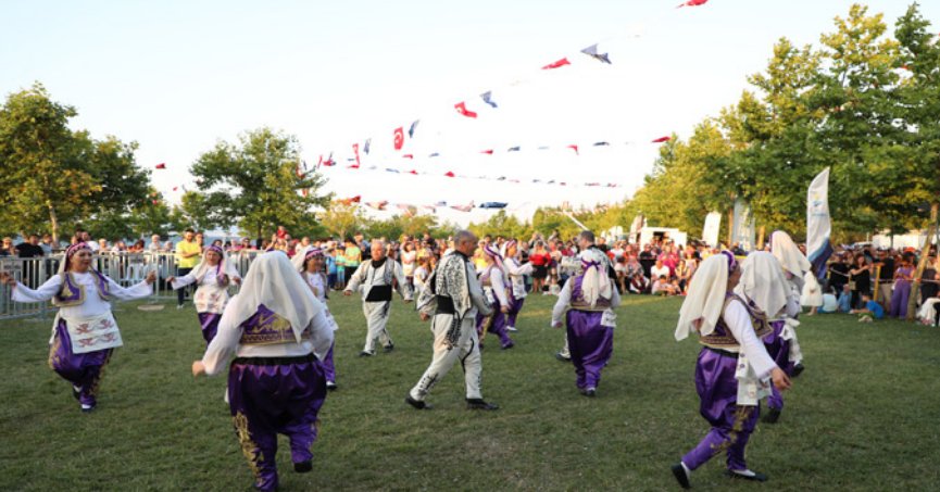 Halk dansları topluluğundan  muhteşem performans