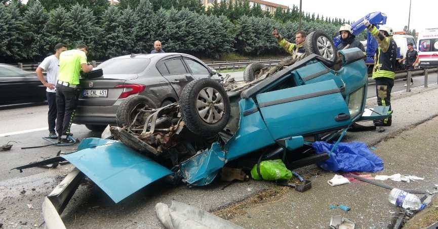 Takla atan araç hurdaya döndü: 1 ölü, 1 yaralı