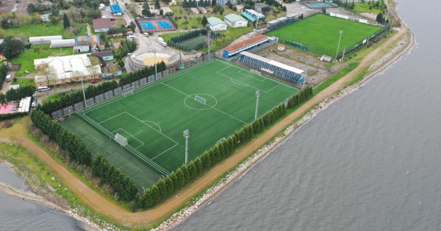 7 futbol sahasına tadilat çalışması