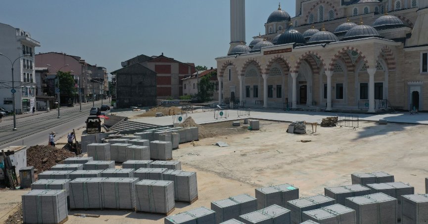 Altı otopark, üstü meydan